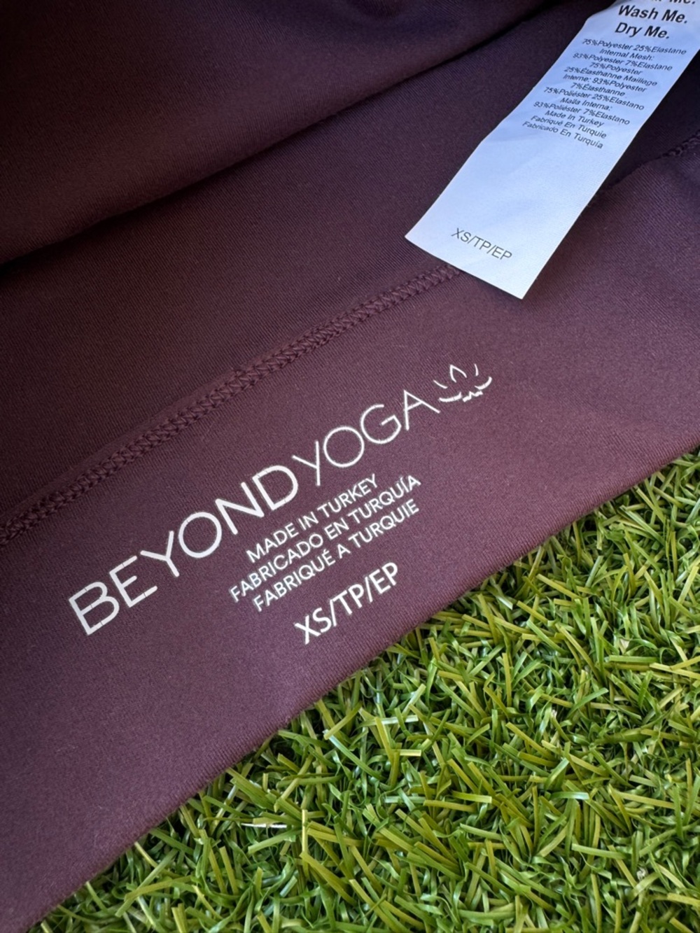 Beyond Yoga Women's Powerbeyond Strive Long Line Bra in Rich Plum size XS women - Picture 7 of 11